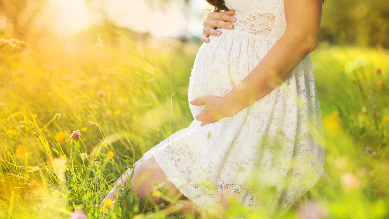 Kinderwunsch ganzheitlich begleiten – mit Mönchspfeffer und Co. - Familie, Eltern & Kind 